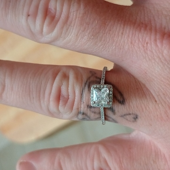 Engagement or promise ring - Picture 3 of 3